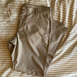 Vineyard vines performance fairway pant.